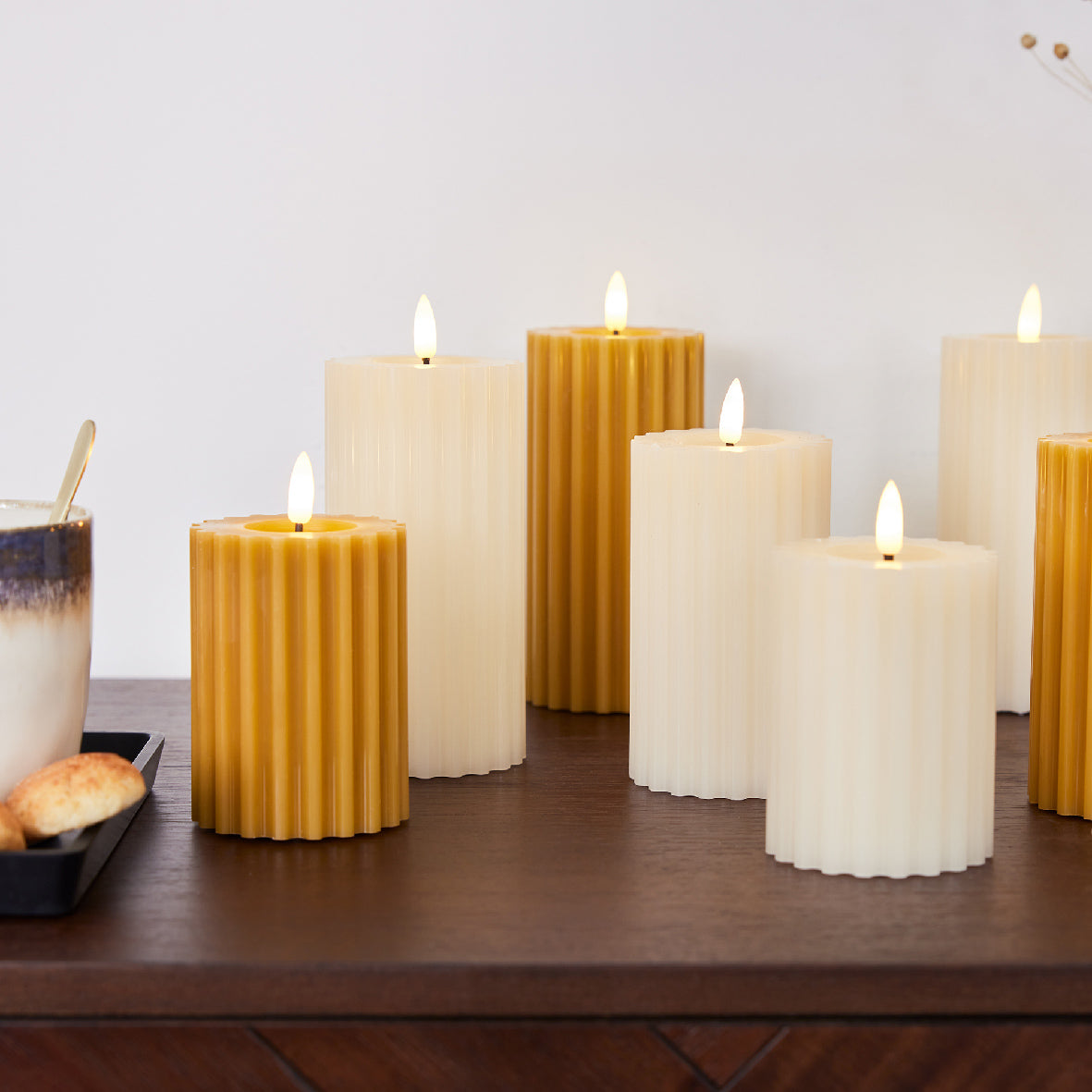 LED Wachskerze Creme 15 x 7,5 cm, geriffelt, batteriebetrieben